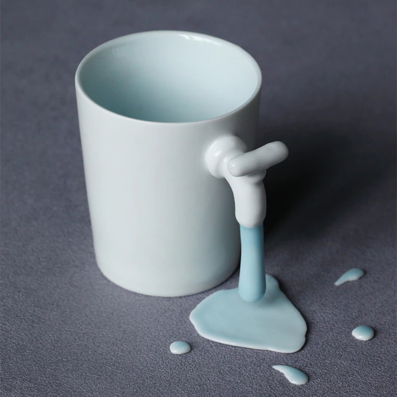 Taza de café con agua del grifo