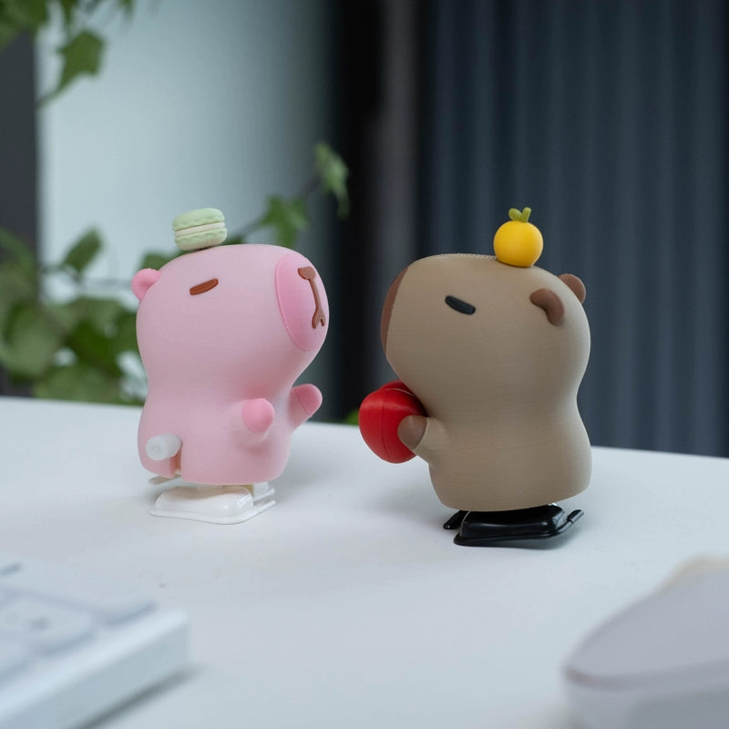Figuras de pareja de capibaras enamorados impresas en 3D