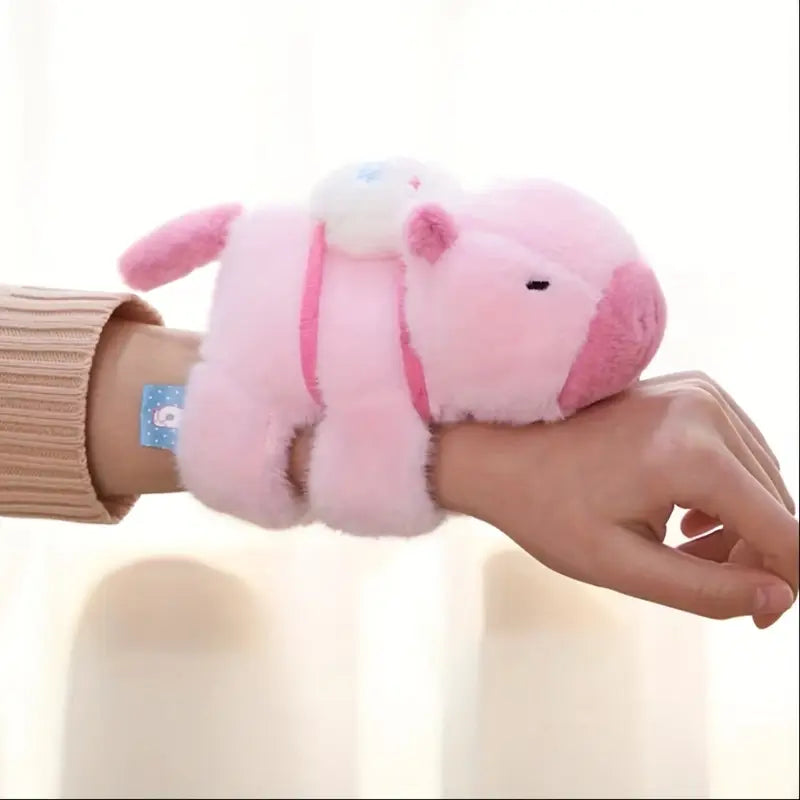 Conjunto de pulseras de peluche de capibara y tortuga