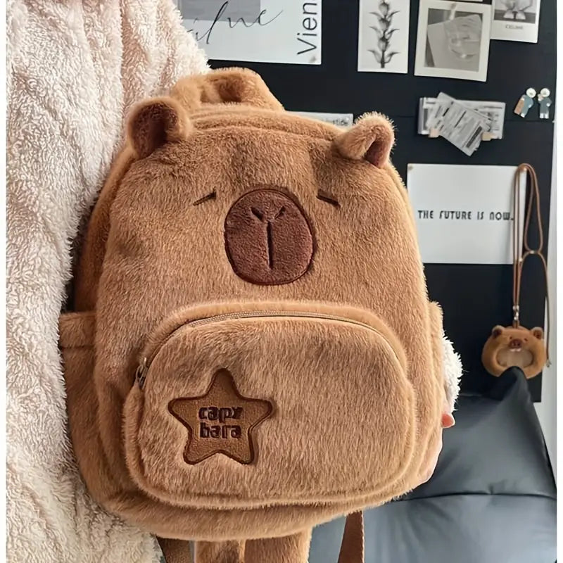 Linda mochila de peluche de carpincho