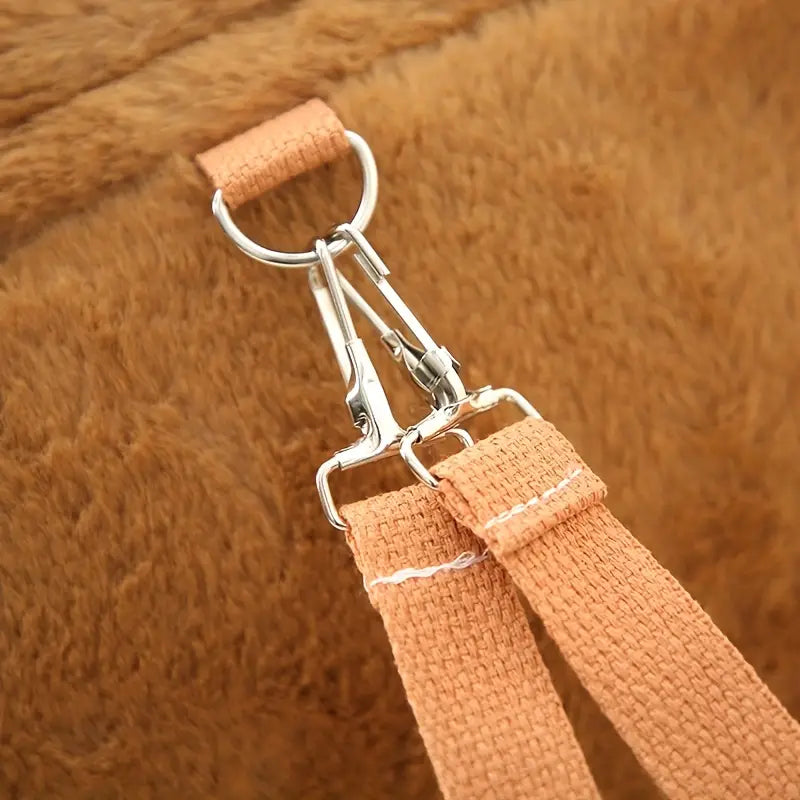 Lindo bolso bandolera de peluche de carpincho