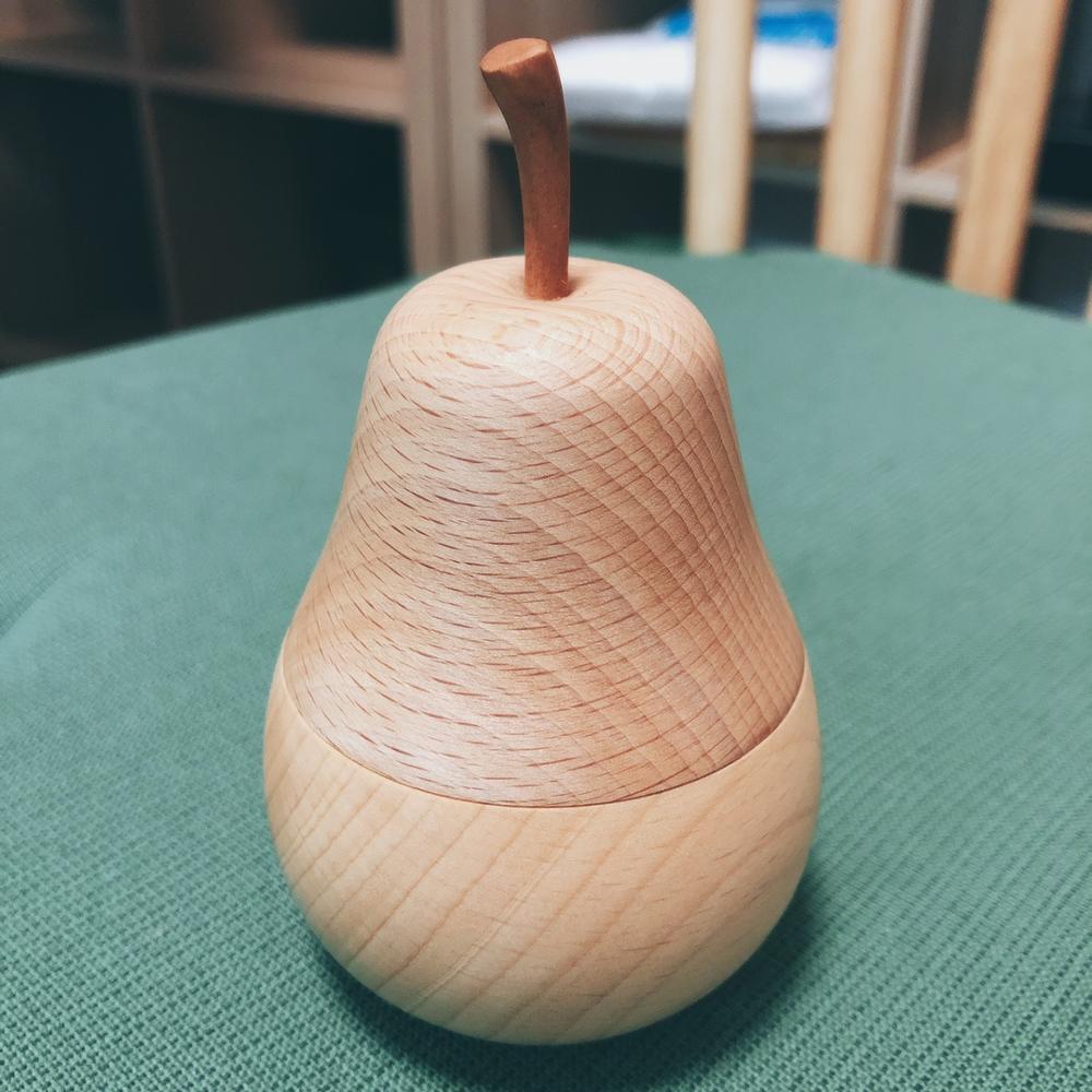 Palillero de madera con forma de pera