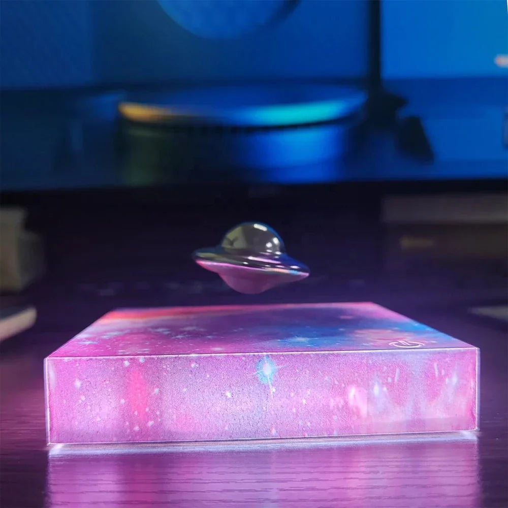 Lámpara de noche LED giratoria con forma de nave espacial levitante magnética