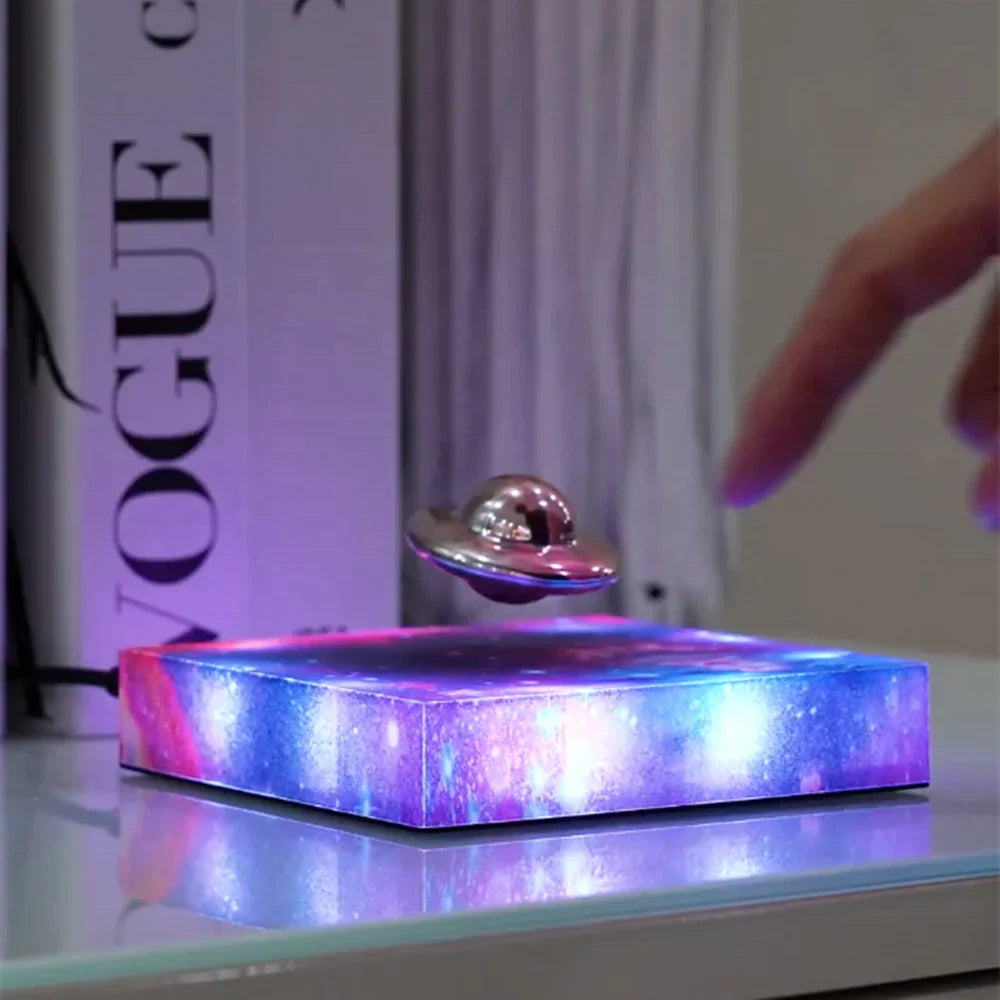 Lámpara de noche LED giratoria con forma de nave espacial levitante magnética