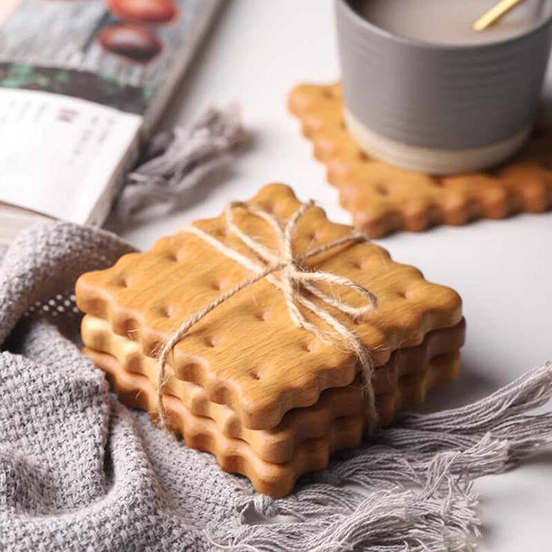 Posavasos de madera con forma de galleta