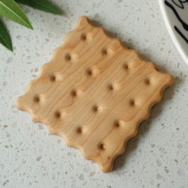 Posavasos de madera con forma de galleta