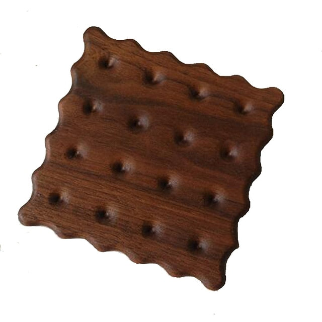 Posavasos de madera con forma de galleta