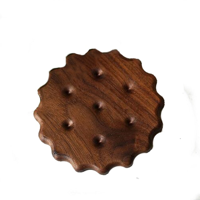 Posavasos de madera con forma de galleta