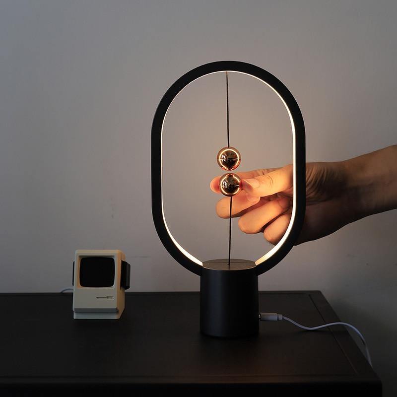 Luz nocturna magnética de equilibrio alimentada por USB