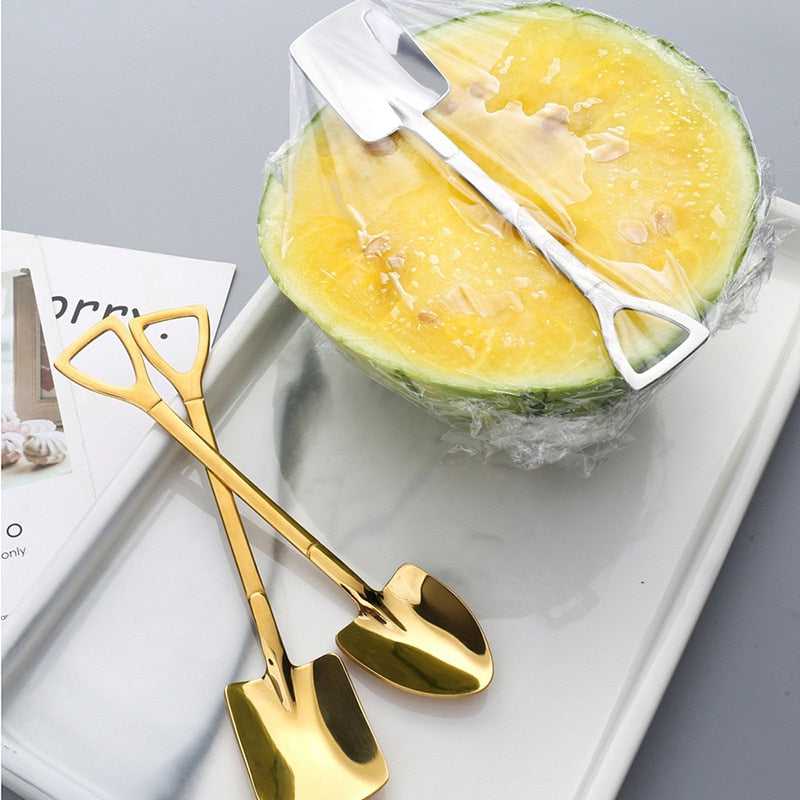 Cucharas de postre creativas con forma de pala